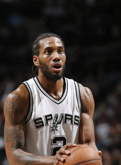 前NBA球员贝弗利更新自己的博客栏目，公开谈到了快船队核心球星伦纳德遭遇阴阳合同