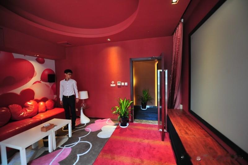 媒体：私人影院不是违法交易的温床私人影院本是提供个性化观影体验的好地方，可如今