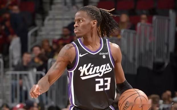 交易倒计时！国王甩卖抢断悍将，湖人、绿军等四队争夺据名记MarcStein