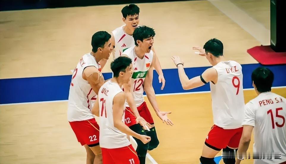 亚锦赛中国男排1-3输韩国，球员评分：李咏臻90分，攻拦俱佳王滨85分，还是