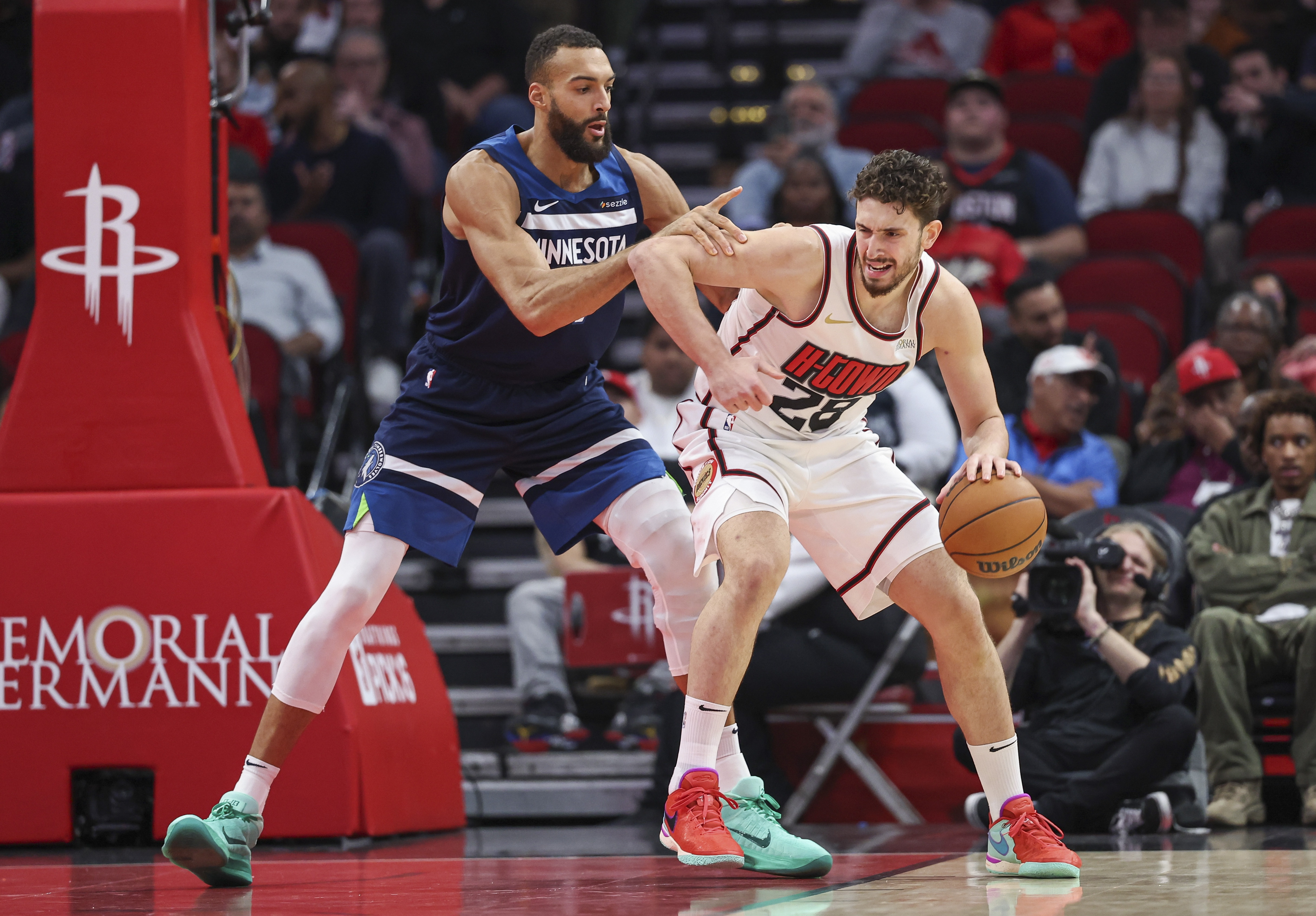 未来几天火箭队一共只剩下了4场常规赛。4月8号上午11点火箭队的对手是菲尼克斯太