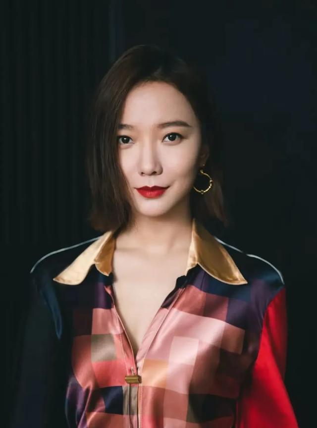 王珞丹41岁，至今未婚。虽然她也很想有自己的小家，妈妈也希望家里再来一个姑爷，但