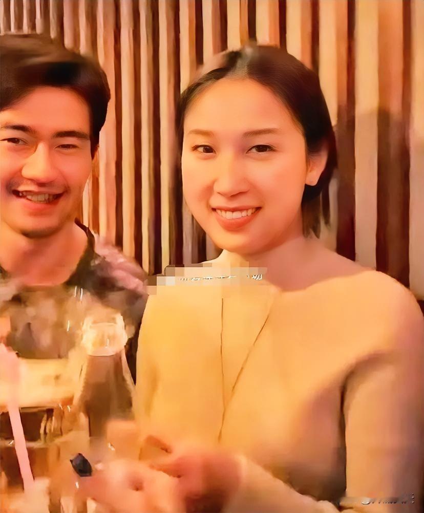 钱天一搞对象这事，还是要叨叨几句。钱天一没有被乒乓球男孩追到，“便宜”了隔壁羽毛