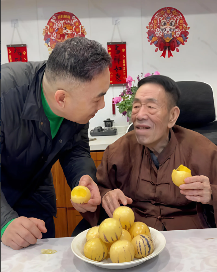 杨议暴怒跺地！网曝榨干杨少华最后价值引争议，'摇钱树倒下溅一身泥'引热议