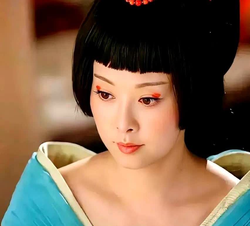 公元前52年，太子刘奭去拜见皇后。皇后准备了五个宫女，让他挑一个侍寝。刘
