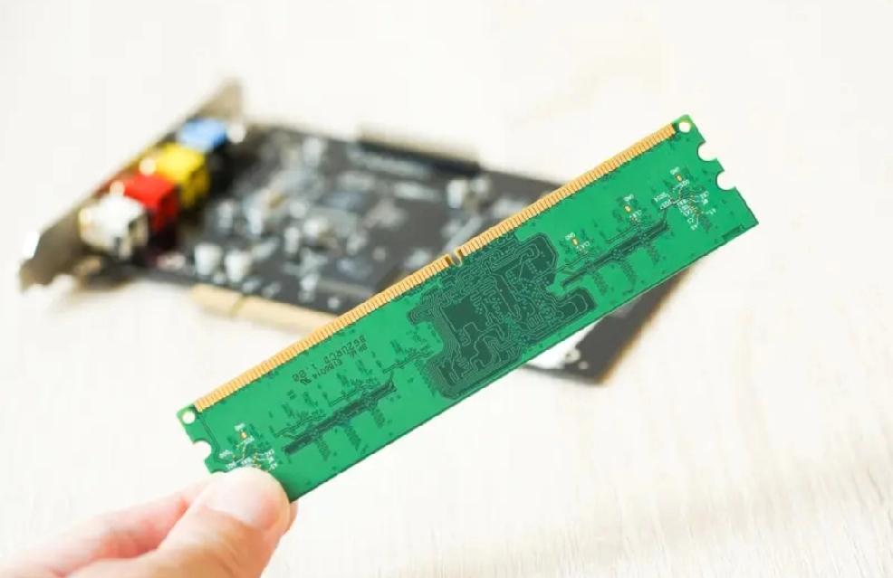 【内存芯片价格为什么大涨，业内预计手机将迎涨价潮】最近内存芯片