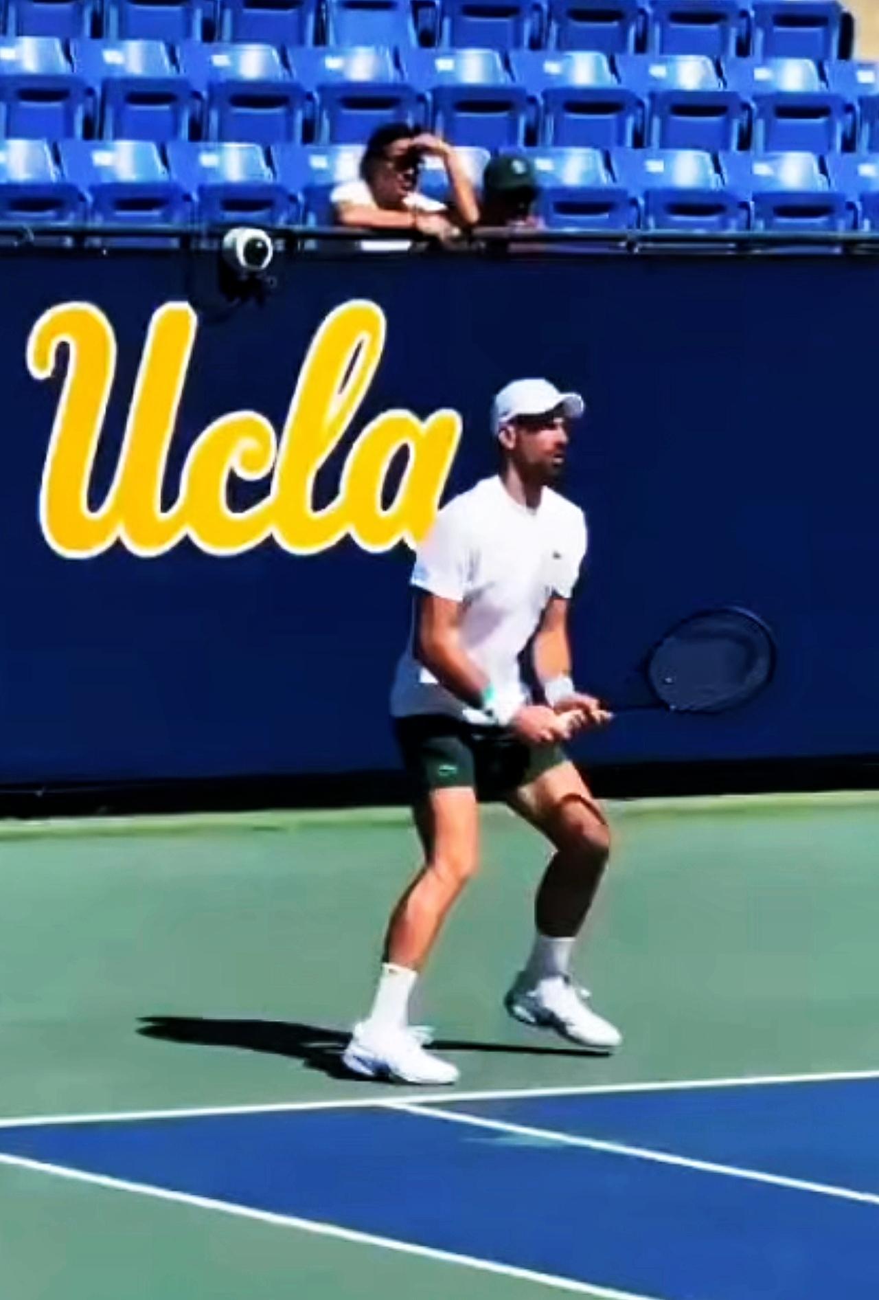 巨头德约科维奇已前往美国加州北京时间2月28日传来巨头德约科