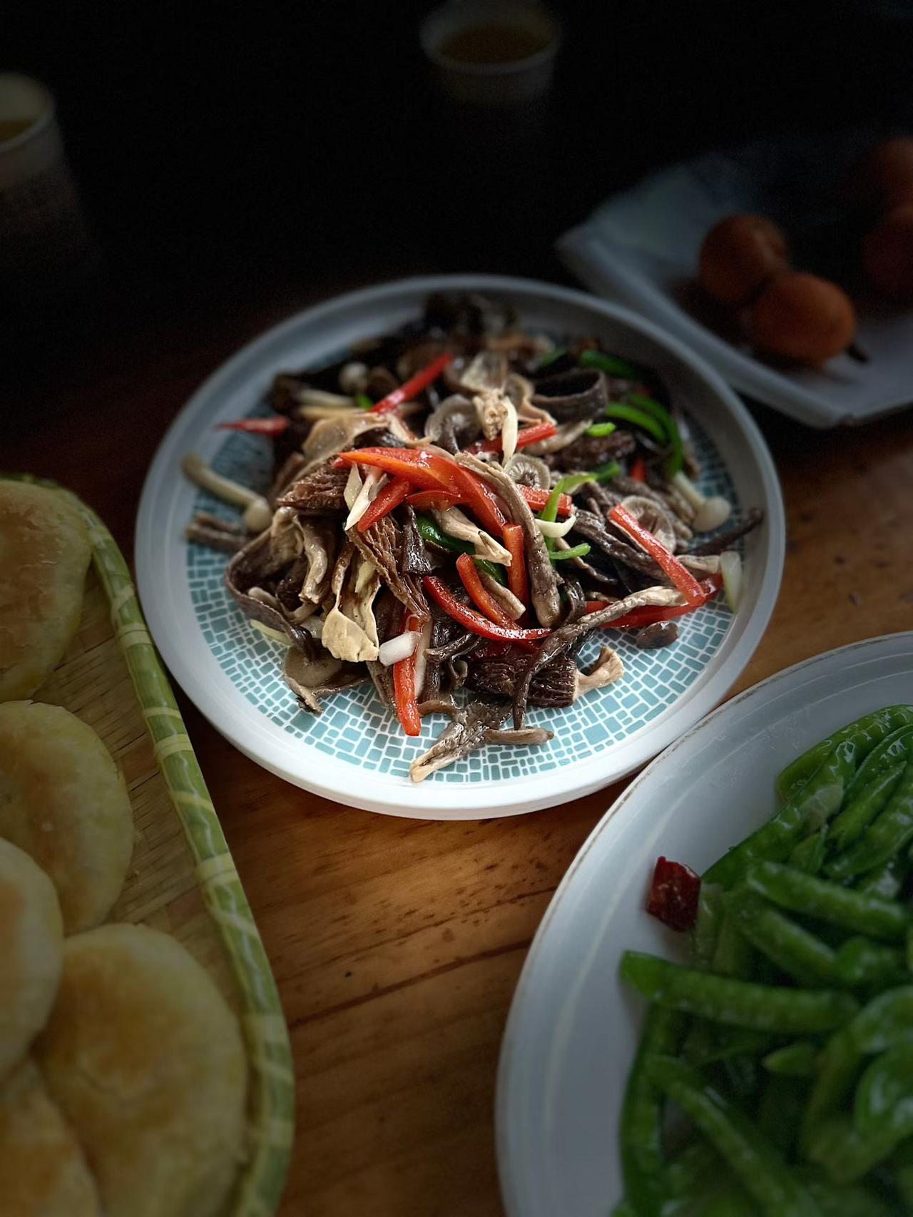 这道山野菜非常好吃，您知道它叫什么吗？