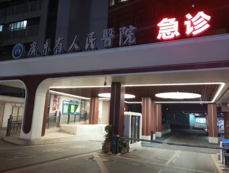 广州交警生命速递：90岁老人昏迷 交警开辟绿色通道护航就医