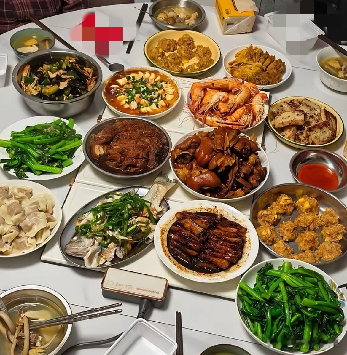 有没有和我一样今天吃剩菜剩饭的？今天大年初二，老伴儿问我中午吃啥饭，我回她：“