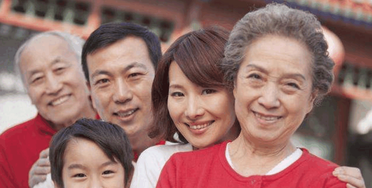 为什么外国妈妈一人带四娃不觉累, 中国四人带一娃都说要崩溃?