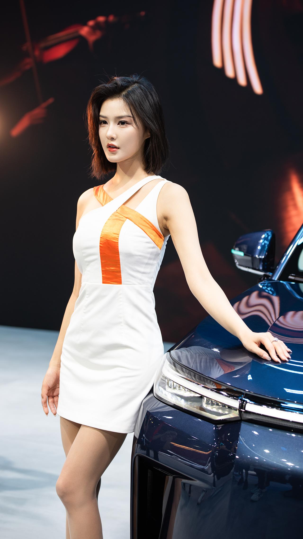 程儿成都车展模特气质美女车展现场大长腿