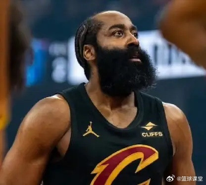 哈登近8场比赛表现：——场均32.7分钟——场均19.3分8助攻5.1篮