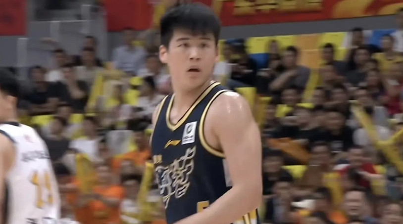 把话搁这，陈家政就是下一个徐昕！不夸张说，只要杜锋还在执教广东男篮，陈家政就不会