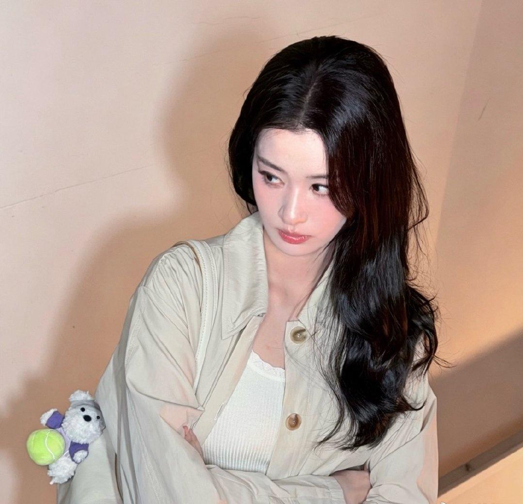 一些个人觉得很适合当头像的照片姐姐美貌鲨我˶>ᗜ<˶​​​