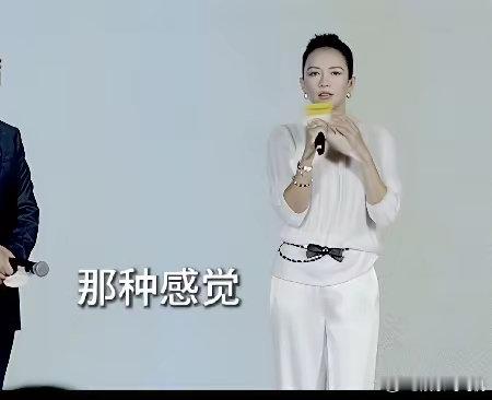 章子怡，哽咽落泪！​10月14日晚上，章子怡在活动现场分享家庭故事时，突然情绪失