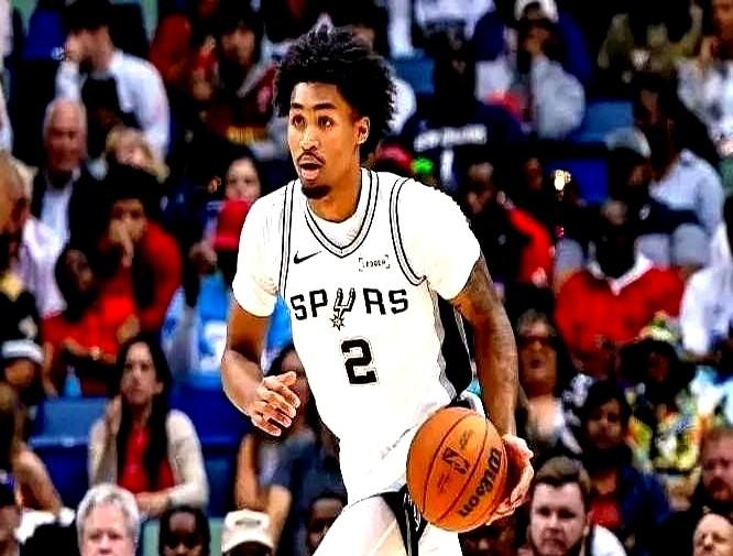 马刺这新秀哈珀也太邪门了吧！现在网上吵翻了，有人说这小子哪像第一年打NBA？