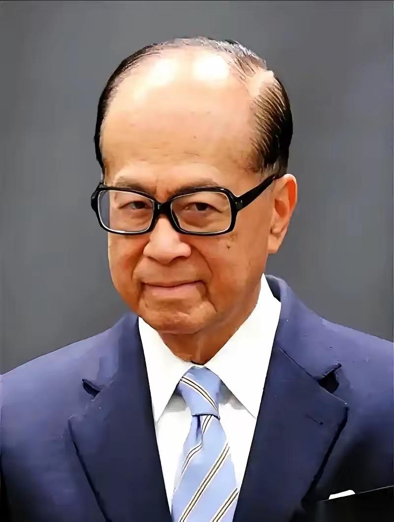 香港发布会上，李嘉诚的儿子李泽钜，对着台下密密麻麻的镜头，平静地报了一个数字：我