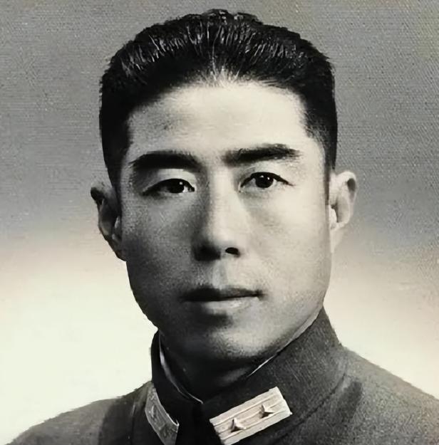 1944年，“大汉奸”郭绍绪请日军高层在家喝酒，席间，他大喊一声：“上炖鸡！”话