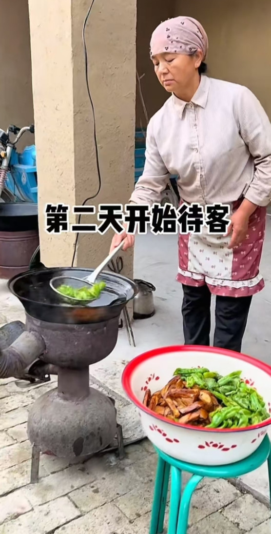 这几个内地网红主播去新疆做客，丢脸丢的全国都知道了！大家都知道新疆有个700多万