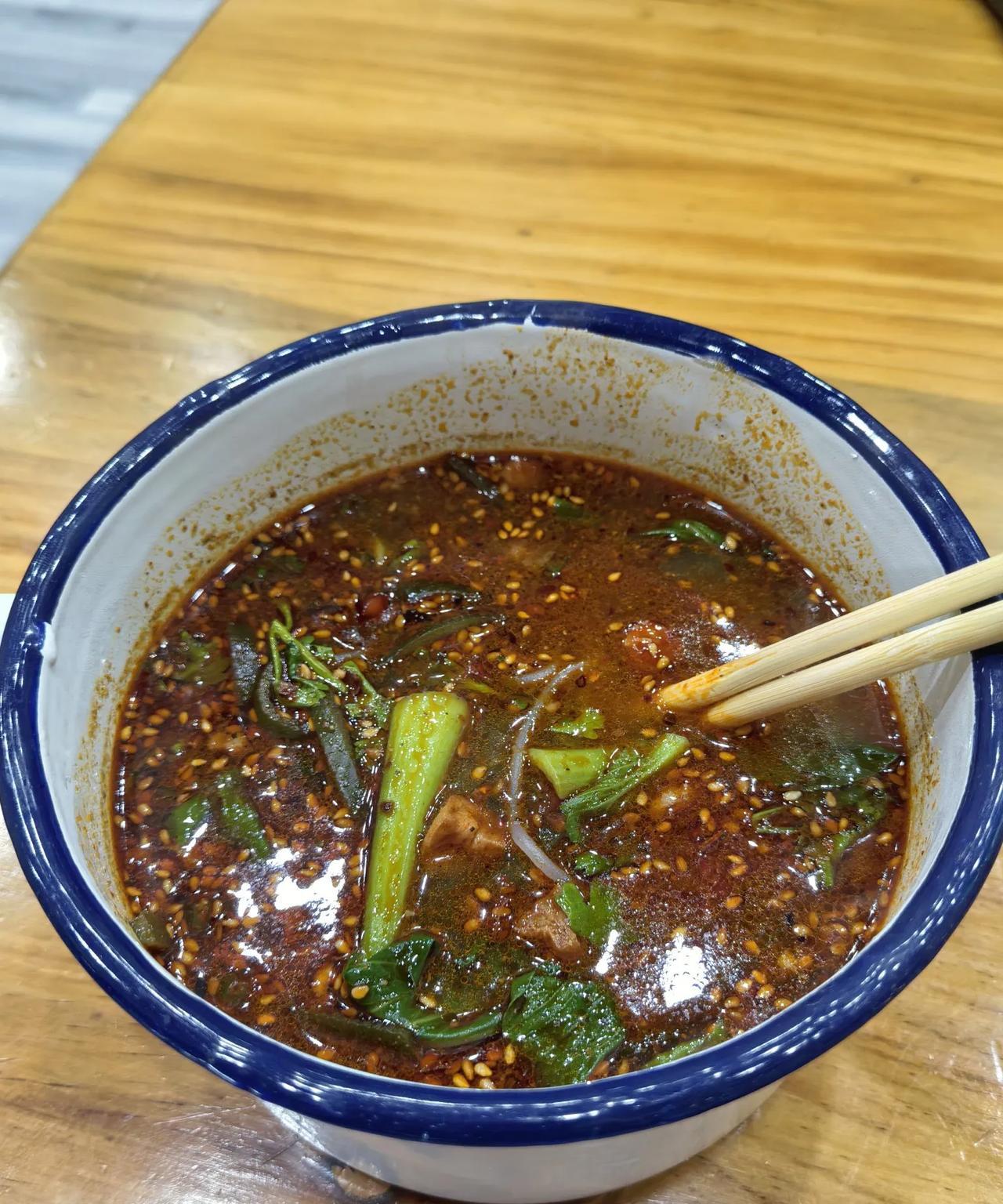 中午吃的米线，给卖家说，要微辣的，她一边说好的，结果做出来的是超辣的，我吃了几口
