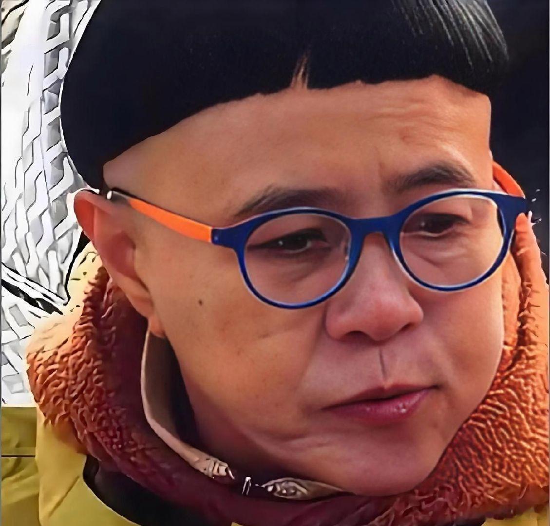 一个快六十岁的女人，捏着每个月8900块的退休金，居然买机票跨省去剪头发，只为剪