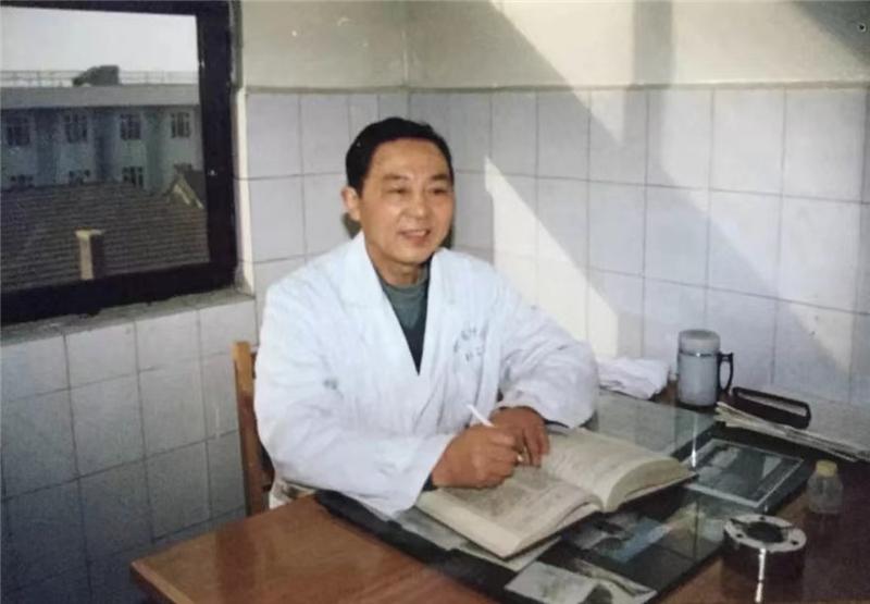 1970年，徐州一外科医生趁妻子熟睡之际，竟偷偷服用剧毒的曼陀罗花！没想到9个小