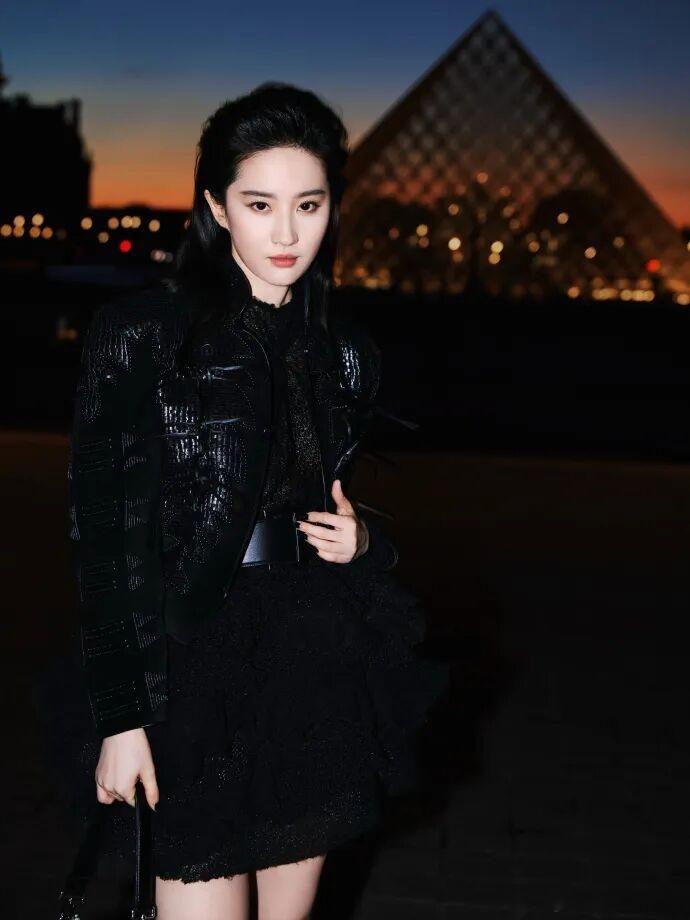 刘亦菲捐款150万12月1日，据中国红十字会网站消息，刘亦菲于11月29日通过