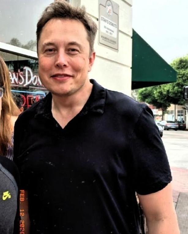 马斯克最近说的一句话，估计西方不少权贵都要睡不着了。他说：“谁要是敢把爱泼斯坦那