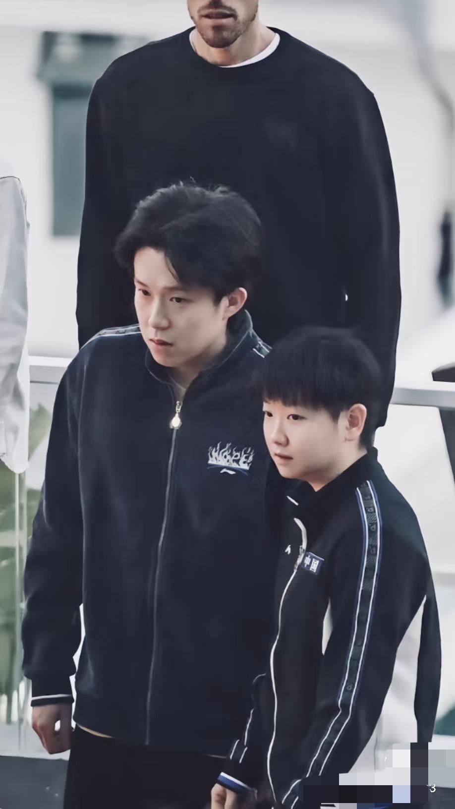 2025WTT香港总决赛8组混双合影——是同事是情侣是搭档莎头最棒哒孙颖