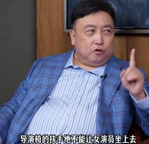 谁能想到拍过《赌神》的王晶，现在居然靠扒明星陈年旧料博眼球？最新节目里他可太敢说