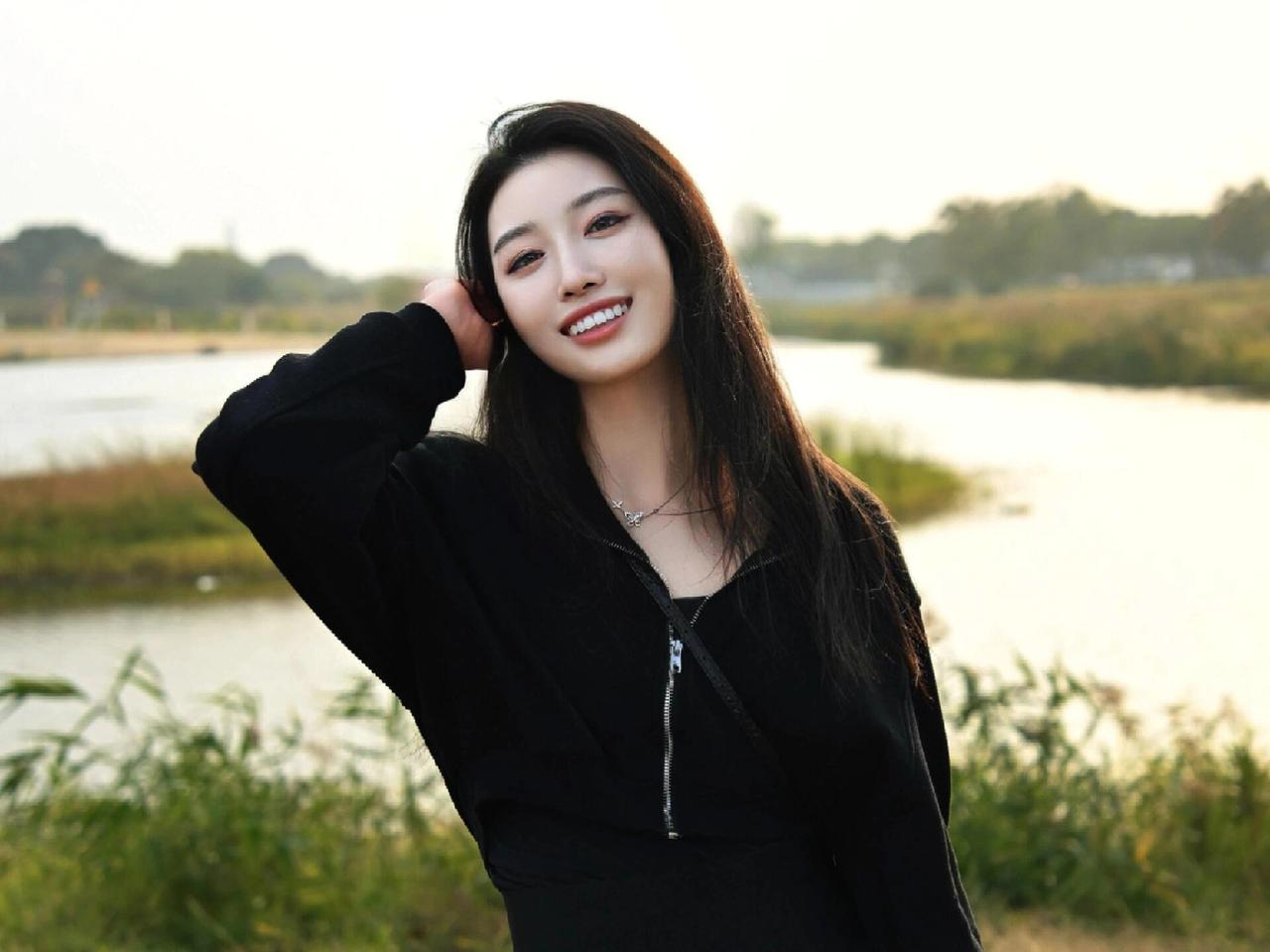 上联:晚风漫卷一江柔✍🏻求下联………………🍃🍃🍃🍃🍃🍃🍃🍃