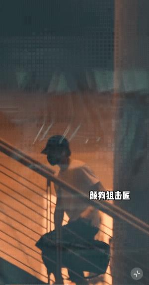 许凯昨晚12点多已到达长沙，自己提的行李包，看样子没带红头发，好像是，先别高兴太