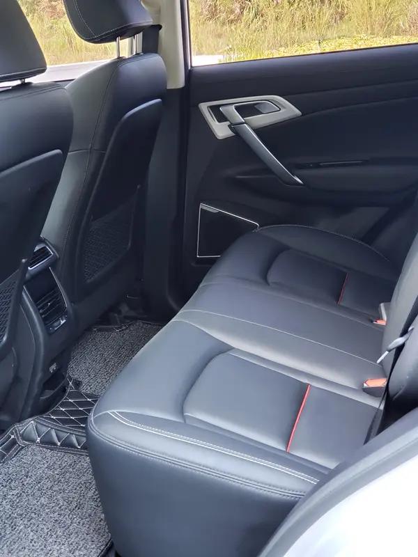 10万块买长安还是吉利，还得好好琢磨。长安刚出的CS75PLUS智慧冠军版，限