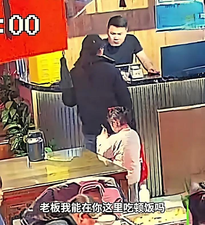 小本生意挣钱难，沂水老板仍掏300元帮人，看完真暖心2026年4月9日傍晚，