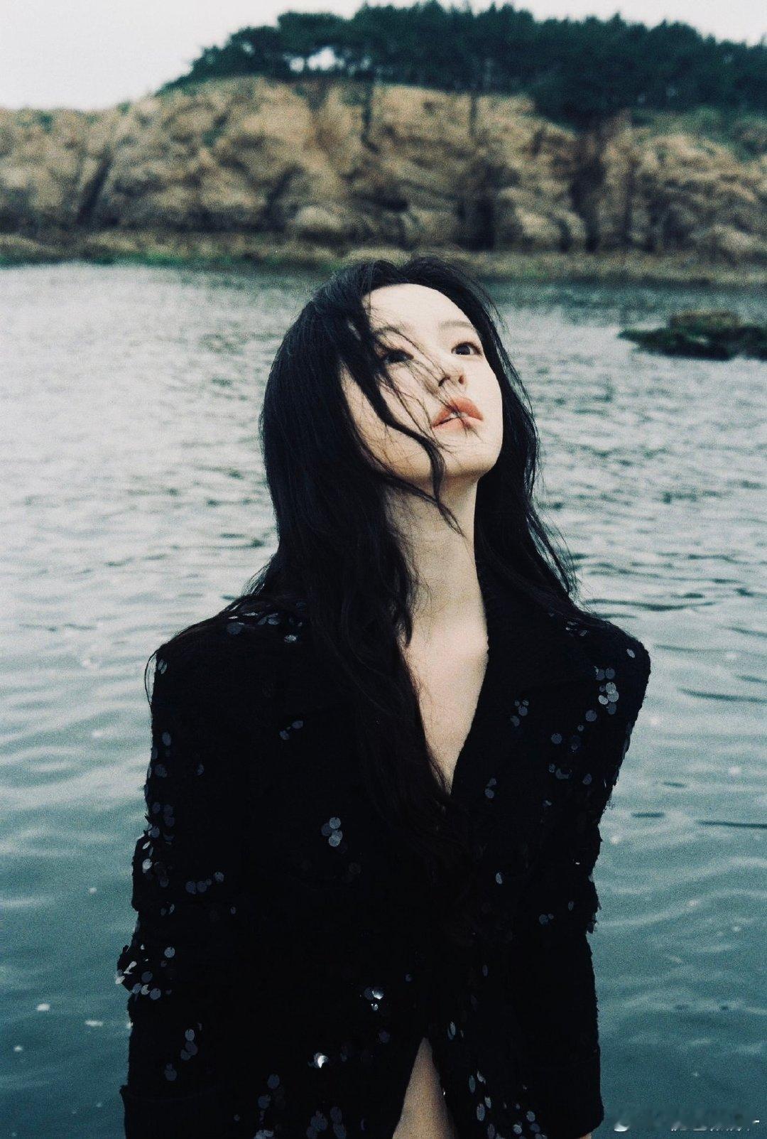 #包上恩##包上恩##青年演员包上恩#一只黑天鹅🖤​