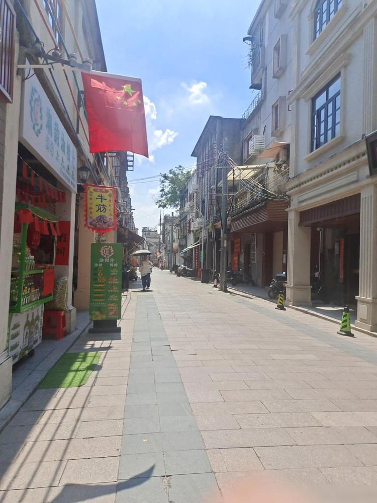 国庆在潮州的一天：上午人少逛得自在，下午人潮热闹更有烟火气国庆的潮州，上午到