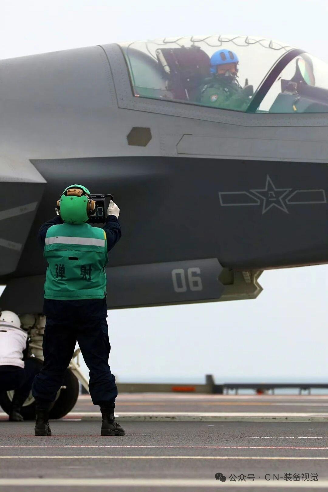 1月16日，据社交网站公布了一组歼一35B隐身舰载机画面，从此，万里海疆深蓝之上