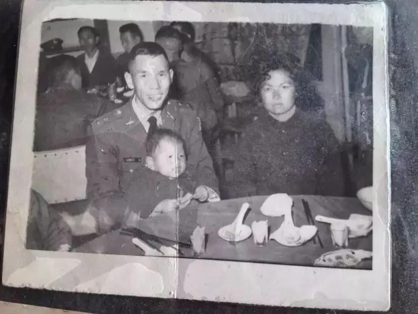 🌞1979年的一天，台湾女孩易若莲，无意中发现了父亲一个隐瞒了30多年的大