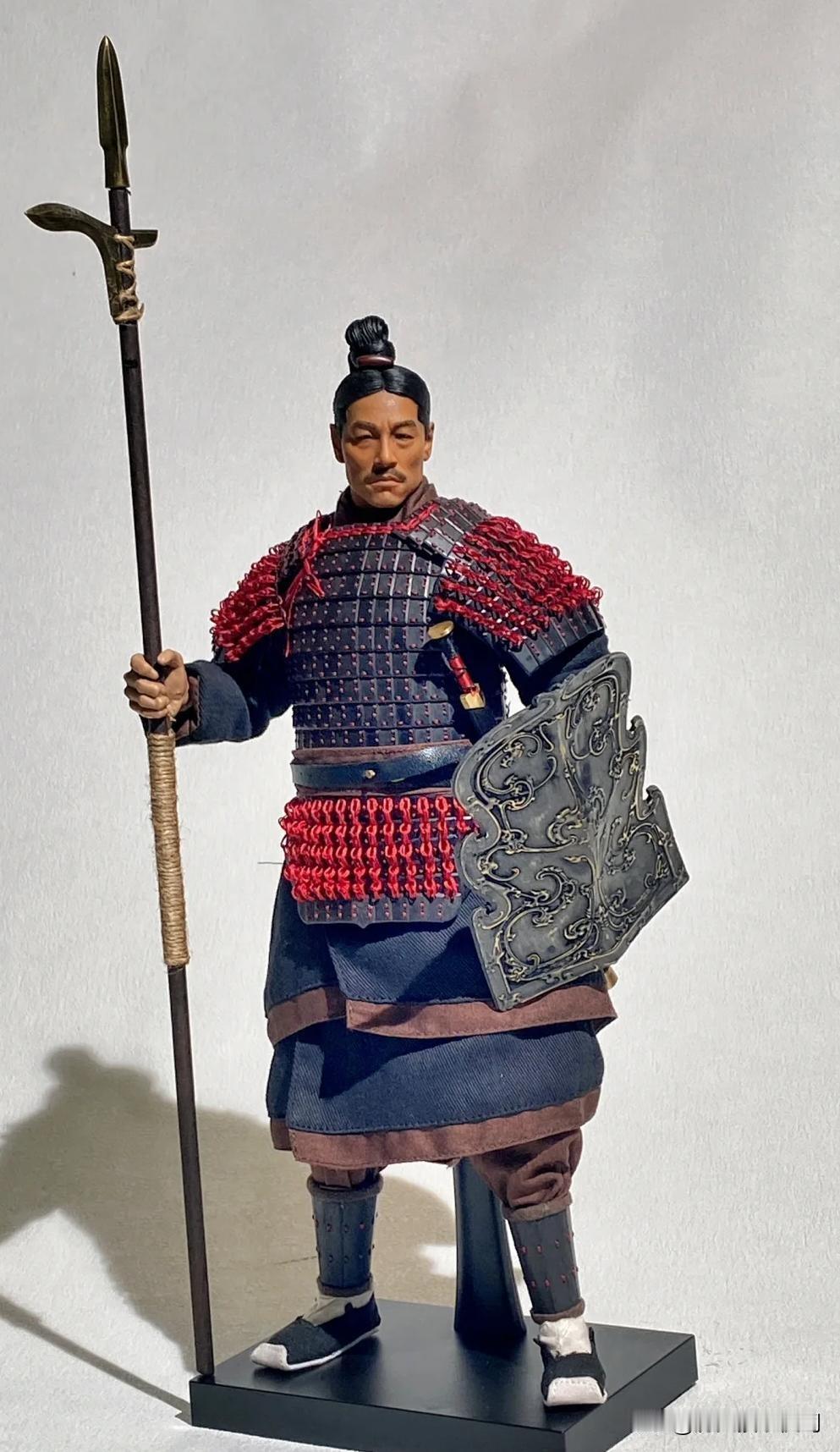 古代王朝只干两件事，一是找百姓收钱，二是防百姓造反。帝王深居九重，指挥官员去