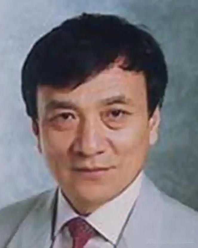 1961年，杨尚昆的二儿子杨绍明，小时候很淘气，一直是中南海里的“孩子王”，就连