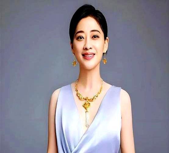 郭涛拍44集拿8万8，女主梅婷拿300万，导演孔笙却把省下的钱全砸墙上了。