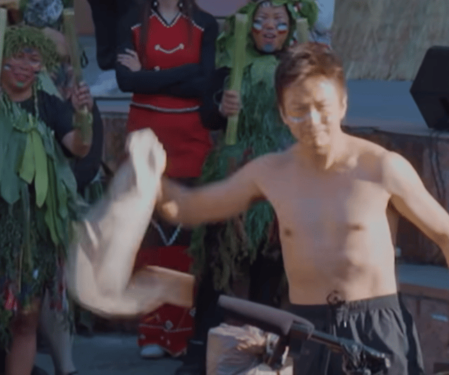 哈哈哈哈哈我的评分：47岁邓超有腹肌哇哇哇哇哇！我竟然在五哈里看见邓超的腹肌