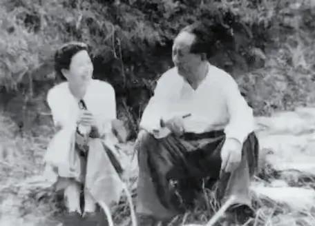 人民领袖也是人。毛主席也有自己的七情六欲，也有自己的生活空间，也有自己的情感追求
