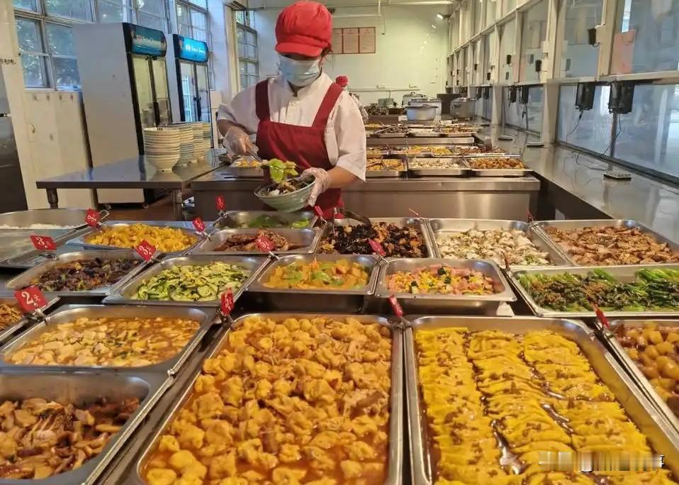 校园贪腐何时了？河南周口淮阳人民中学爆出令人乍舌的贪腐案件，校长两年强行抽食堂经