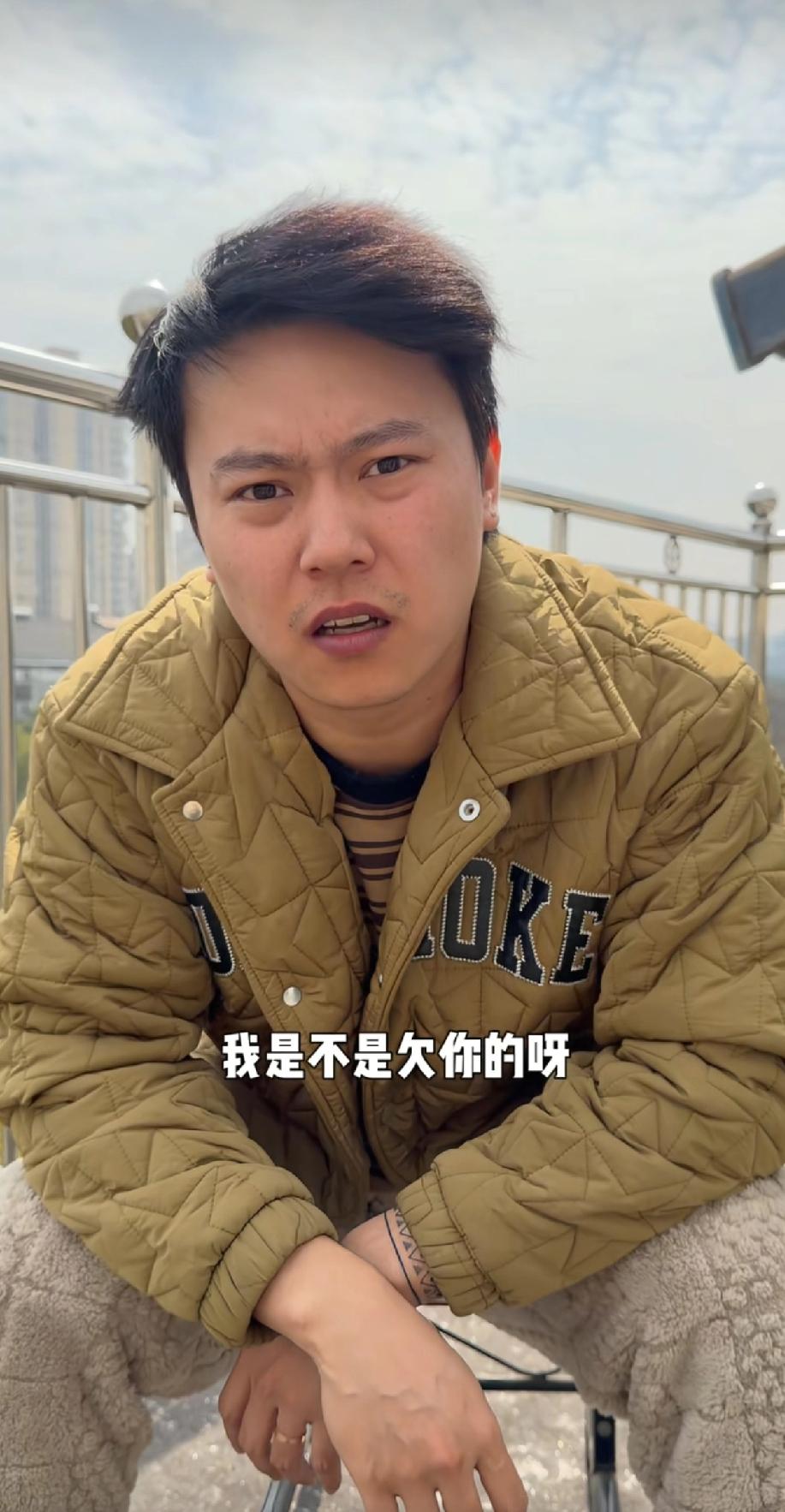 王晨正说他撒过最大的谎就是小丫头爸爸是好人。王晨正把聊天记录拿出来，原来这么多