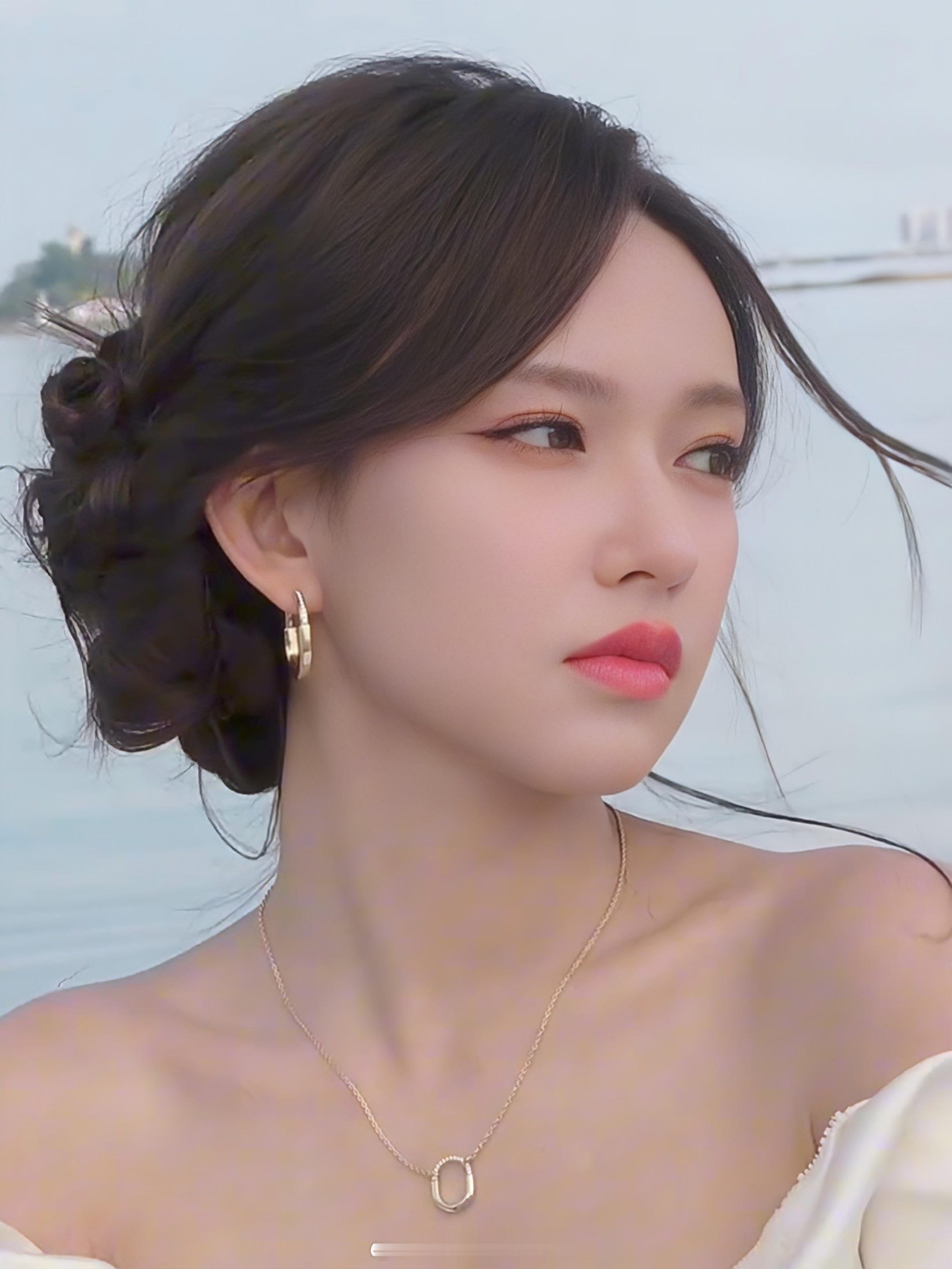 程潇2024金鸡奖内场造型，又是一届金鸡百花电影节🤍