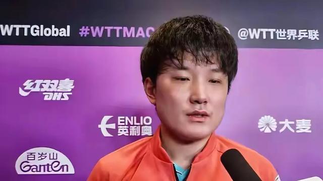 张本智和拿了俩分，赢了球却哽咽着说：“最让我激动的是，日本真的超越了中国，这一刻我等了十年。”扎心不