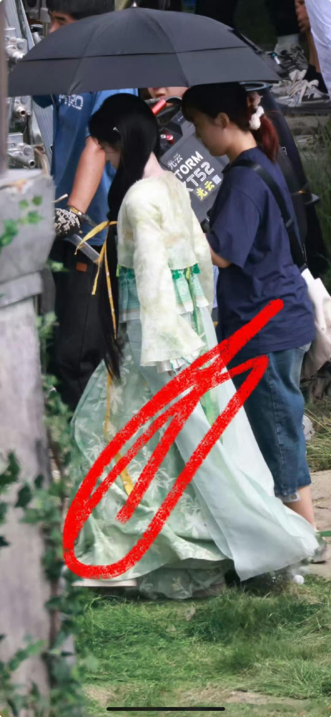 新衣服啦啦啦​​​