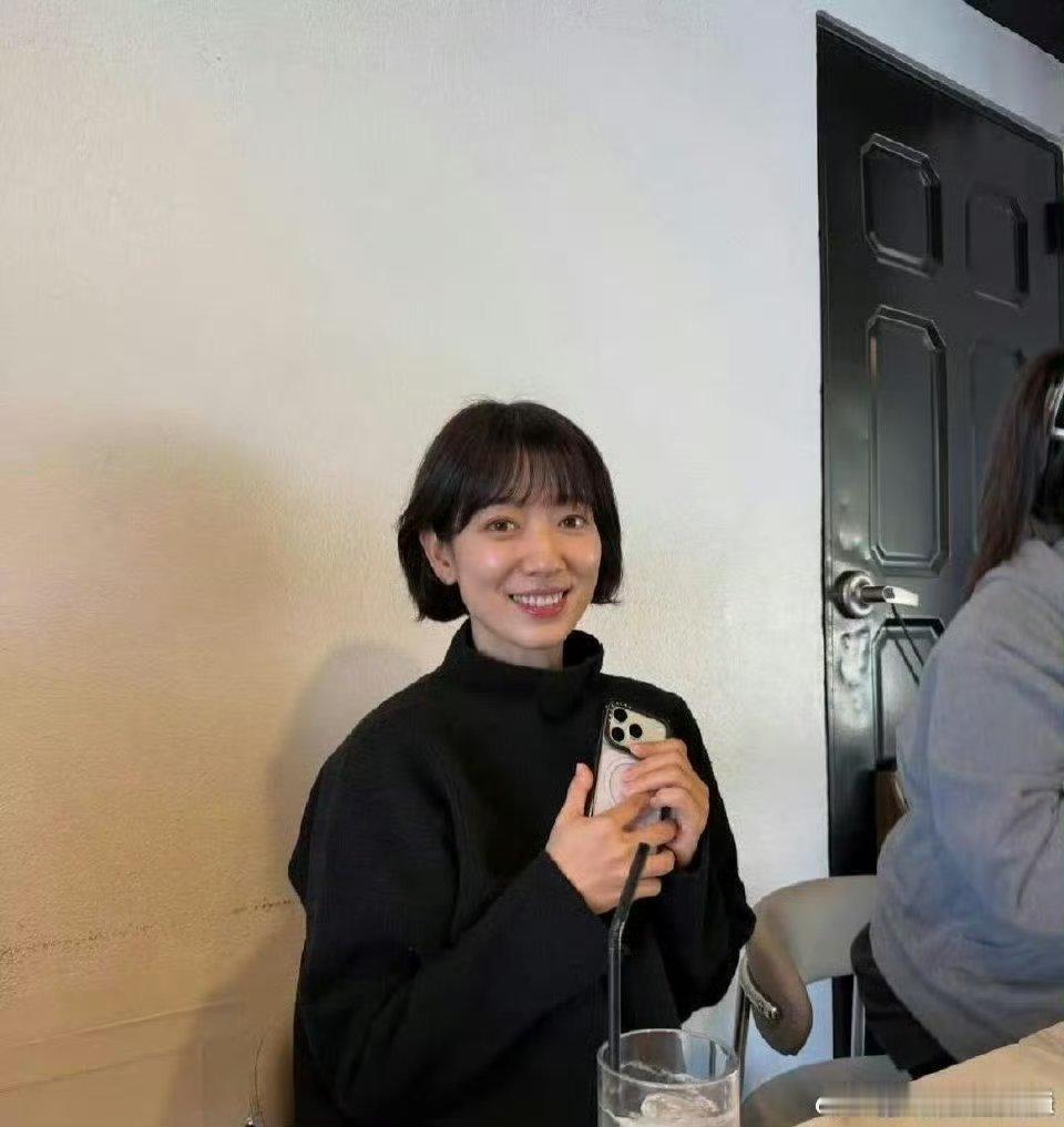 朴信惠真的不再年轻了谁还记得当年韩剧一见钟情的欧尼允许美人优雅老去